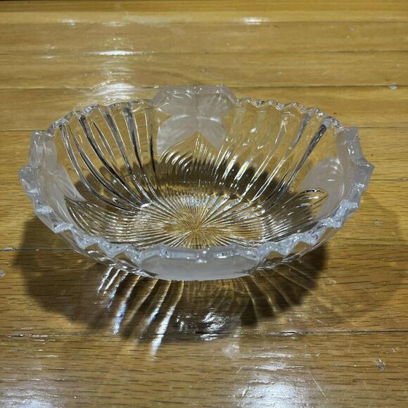 Vintage Mikasa oval shaped clear crystal glass candy bowl with satin bows 5"x7" - Picture 3 of 5